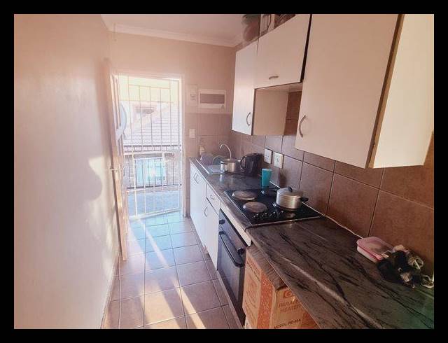 2 BEDROOM TOWNHOUSE FOR SALE IN KEMPTON PARK